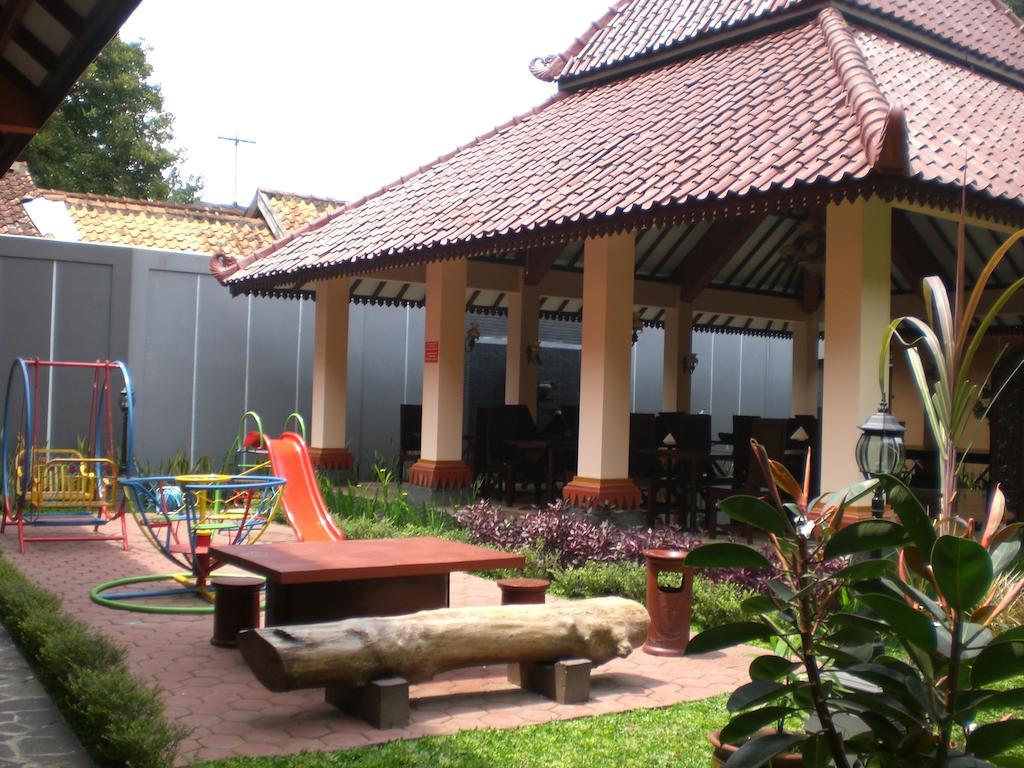3C Familia Residence Jogjakarta Buitenkant foto